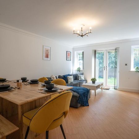Emirates House, Luxe 5 Bed, With King Sized Beds, Next To Aiport & Nec, Jlr 5 Mins Villa Marston Green Kültér fotó