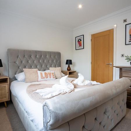 Emirates House, Luxe 5 Bed, With King Sized Beds, Next To Aiport & Nec, Jlr 5 Mins Villa Marston Green Kültér fotó