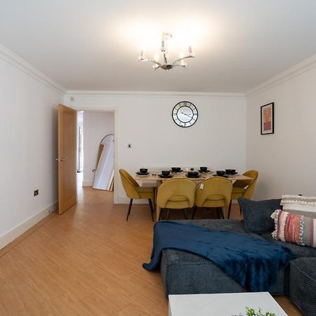 Emirates House, Luxe 5 Bed, With King Sized Beds, Next To Aiport & Nec, Jlr 5 Mins Villa Marston Green Kültér fotó