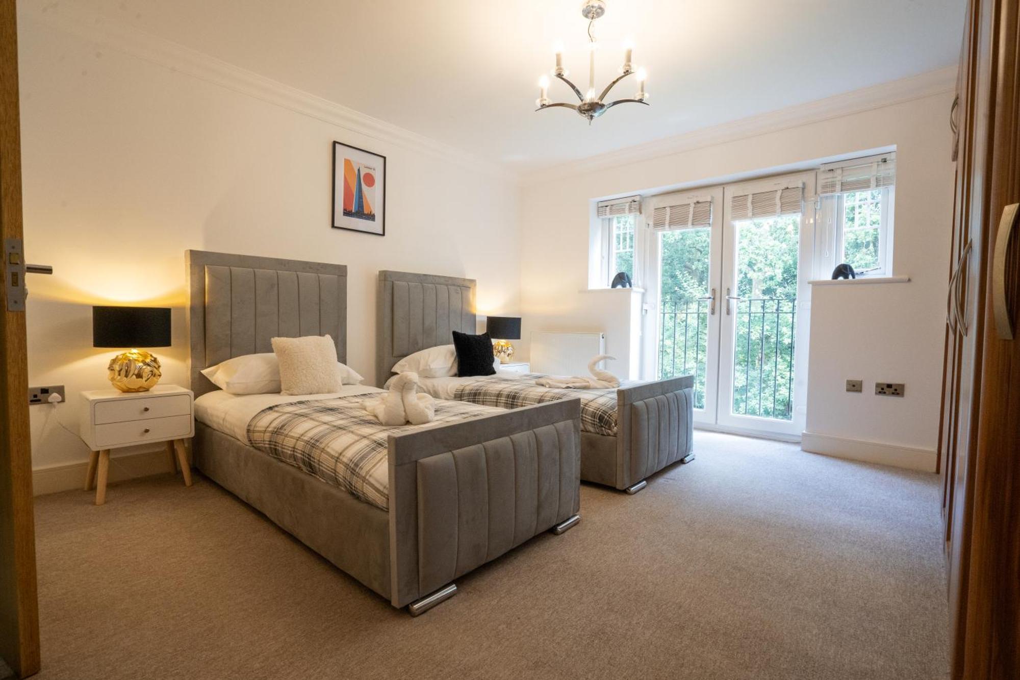 Emirates House, Luxe 5 Bed, With King Sized Beds, Next To Aiport & Nec, Jlr 5 Mins Villa Marston Green Kültér fotó