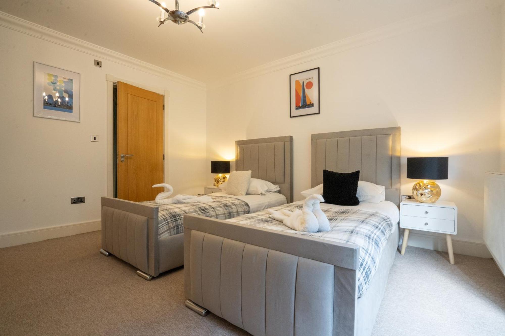 Emirates House, Luxe 5 Bed, With King Sized Beds, Next To Aiport & Nec, Jlr 5 Mins Villa Marston Green Kültér fotó