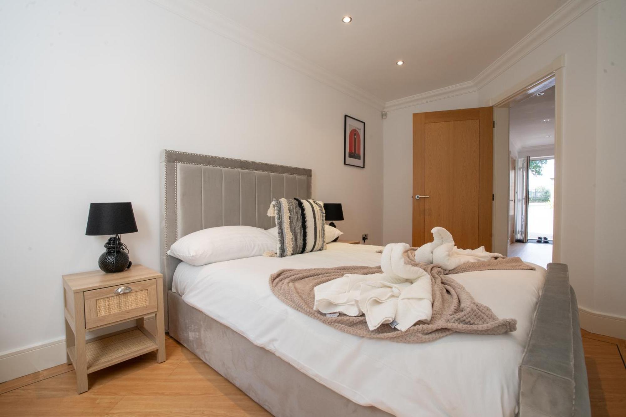 Emirates House, Luxe 5 Bed, With King Sized Beds, Next To Aiport & Nec, Jlr 5 Mins Villa Marston Green Kültér fotó