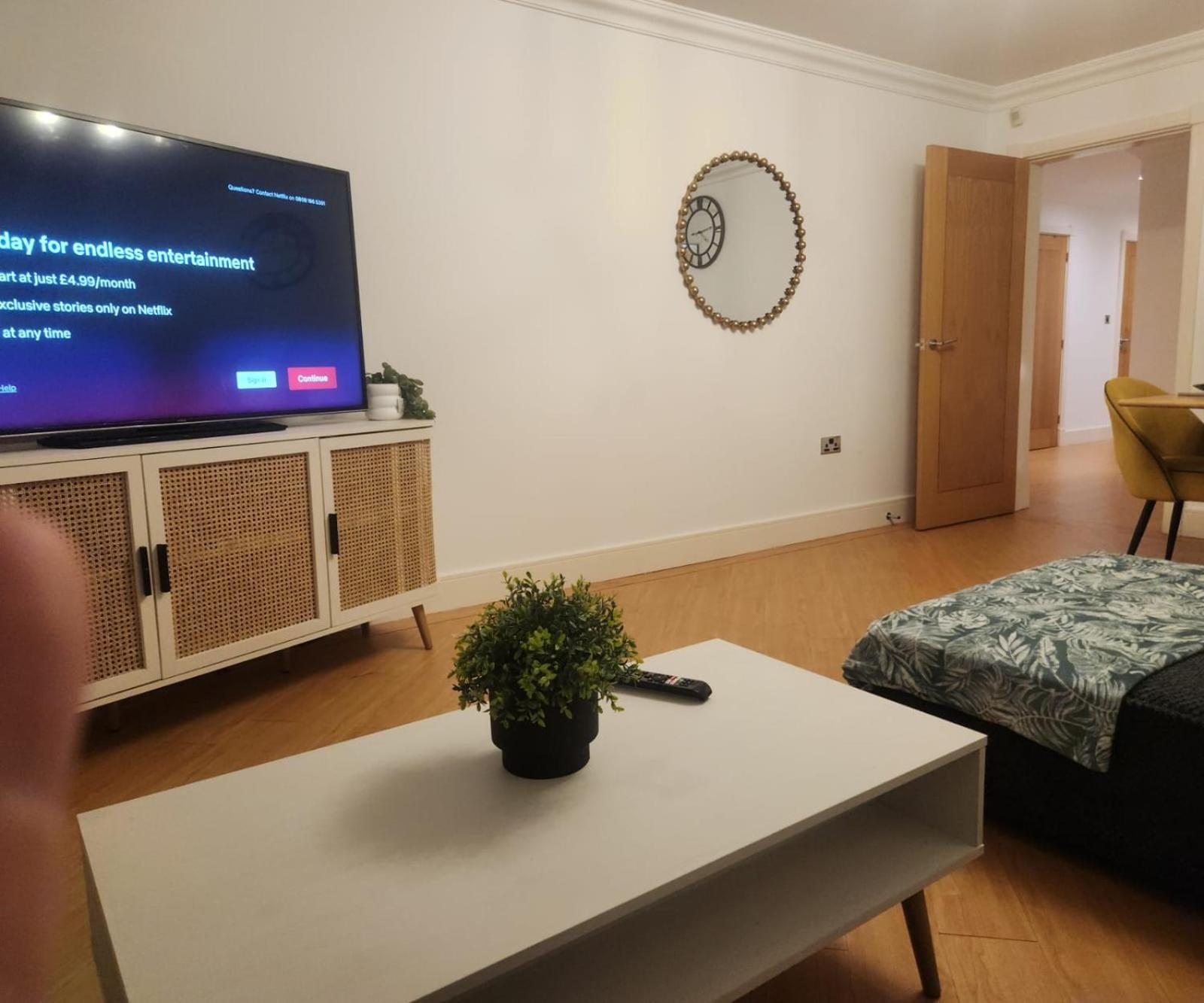 Emirates House, Luxe 5 Bed, With King Sized Beds, Next To Aiport & Nec, Jlr 5 Mins Villa Marston Green Kültér fotó