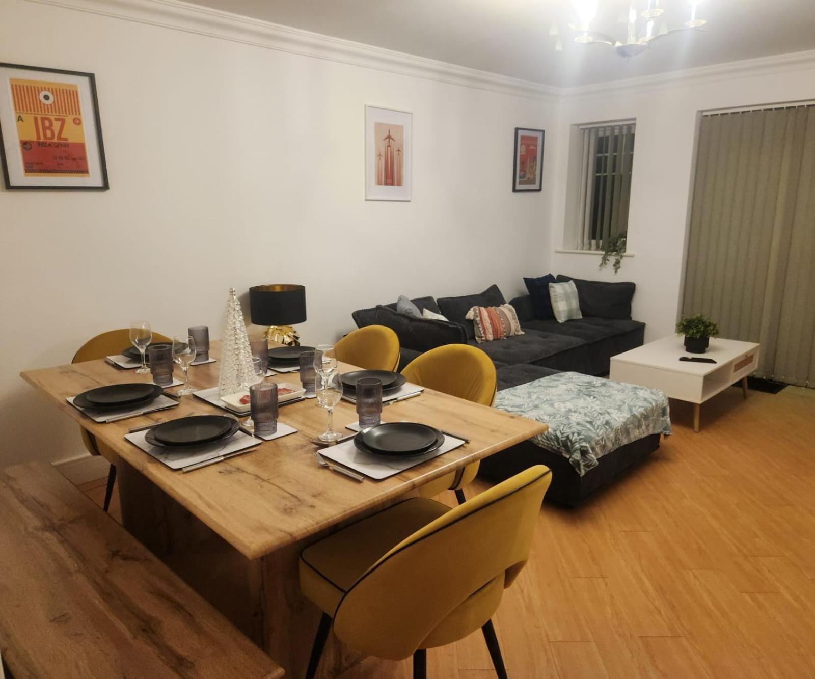 Emirates House, Luxe 5 Bed, With King Sized Beds, Next To Aiport & Nec, Jlr 5 Mins Villa Marston Green Kültér fotó