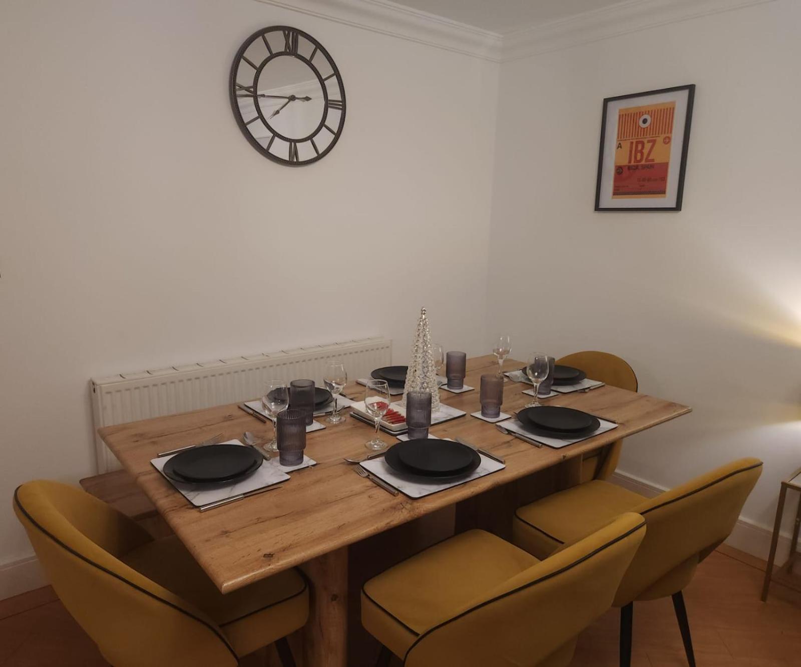Emirates House, Luxe 5 Bed, With King Sized Beds, Next To Aiport & Nec, Jlr 5 Mins Villa Marston Green Kültér fotó