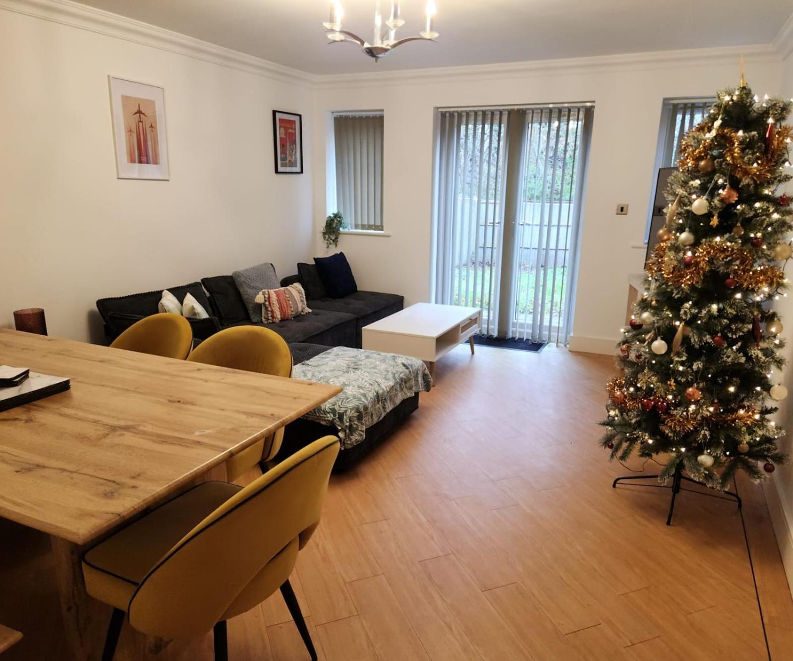 Emirates House, Luxe 5 Bed, With King Sized Beds, Next To Aiport & Nec, Jlr 5 Mins Villa Marston Green Kültér fotó